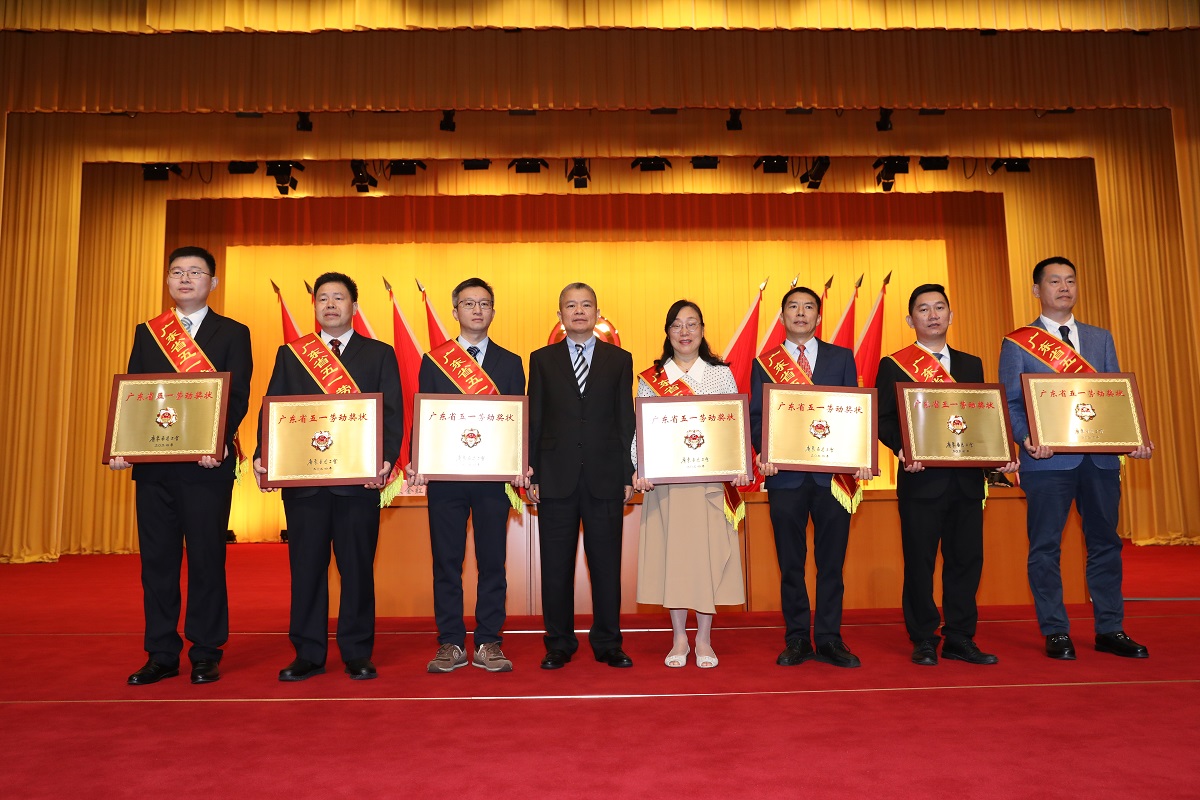 祝賀！東莞這家環(huán)衛(wèi)企業(yè)榮獲“廣東省五一勞動(dòng)獎(jiǎng)狀”