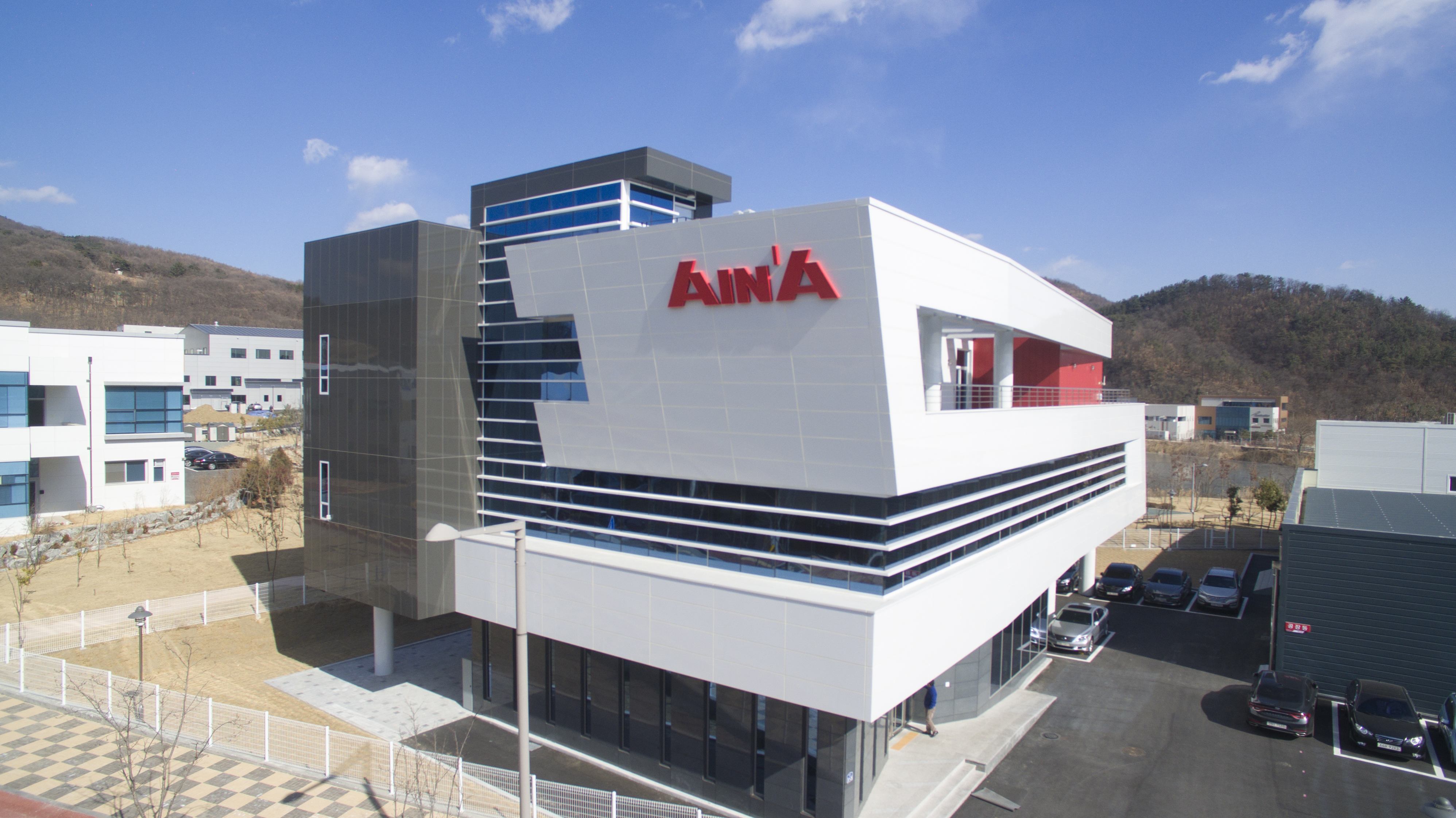 1761887564796737.jpg 韓國(guó)總公司照片.jpg